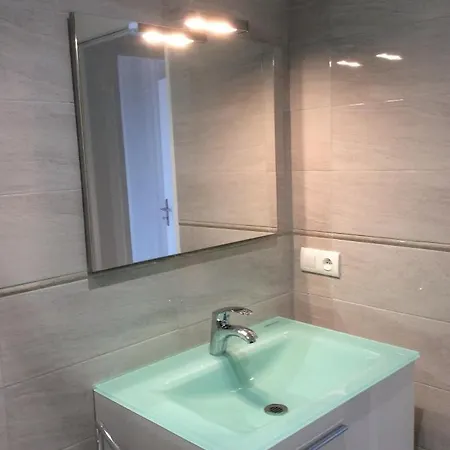 Au Coeur De La Cite Medievale Avec Petite Vue