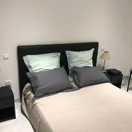 Au Coeur De La Cite Medievale Avec Petite Vue Бонифачо