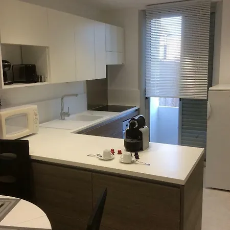 Апартаменты Au Coeur De La Cite Medievale Avec Petite Vue *