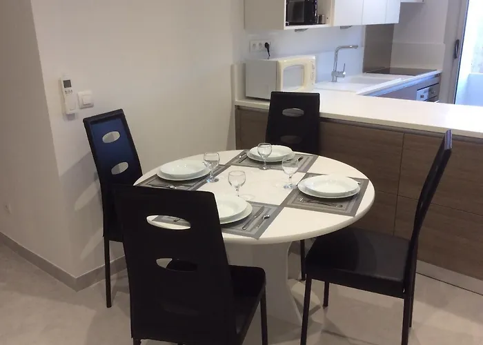 Au Coeur De La Cite Medievale Avec Petite Vue アパート *