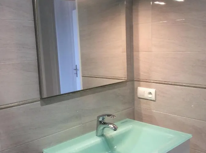 Au Coeur De La Cite Medievale Avec Petite Vue