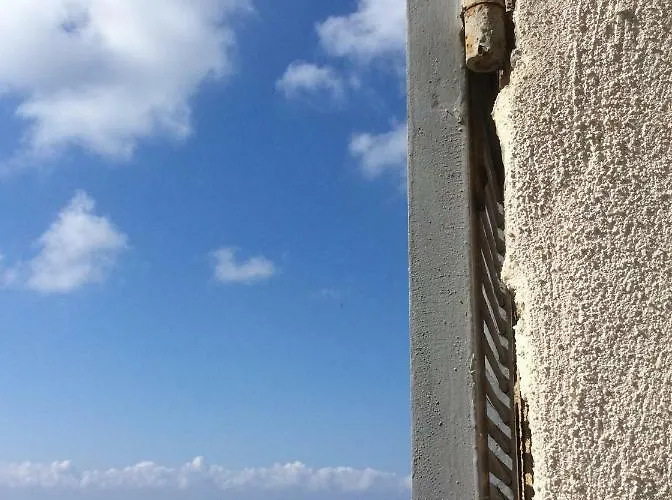 Au Coeur De La Cite Medievale Avec Petite Vue